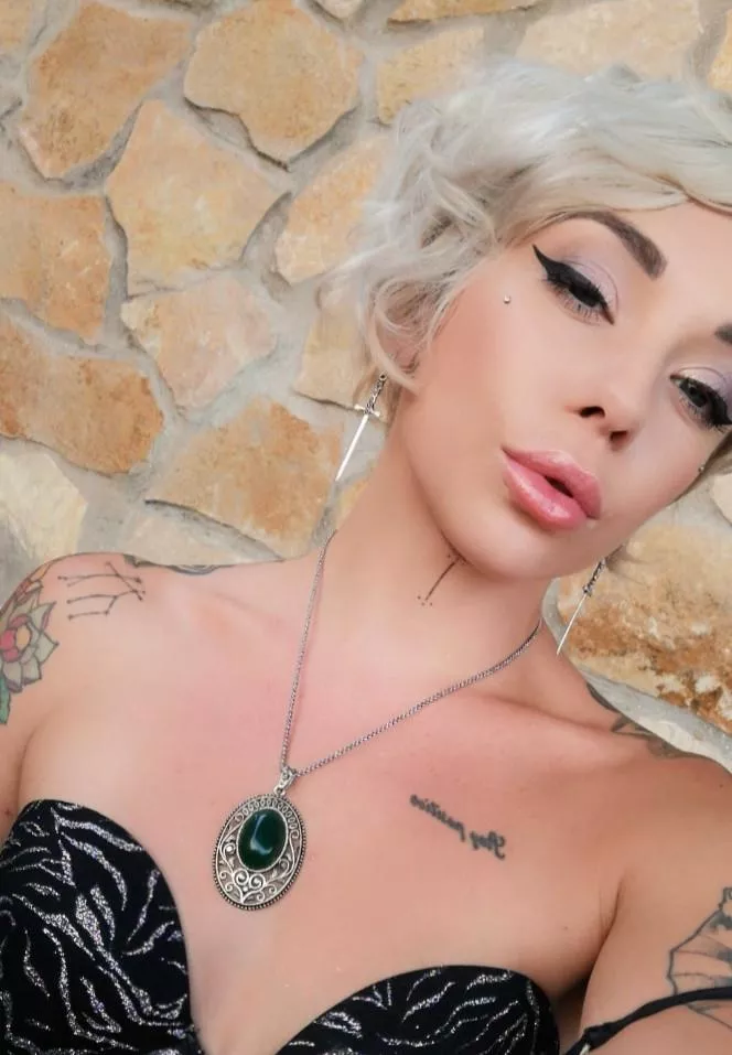 What do we all think to this look? [OC] posted by Kinkerbell2307