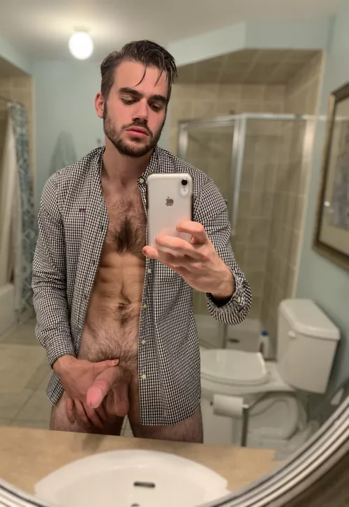 What do y’all think of this pic? by newacctsamedude