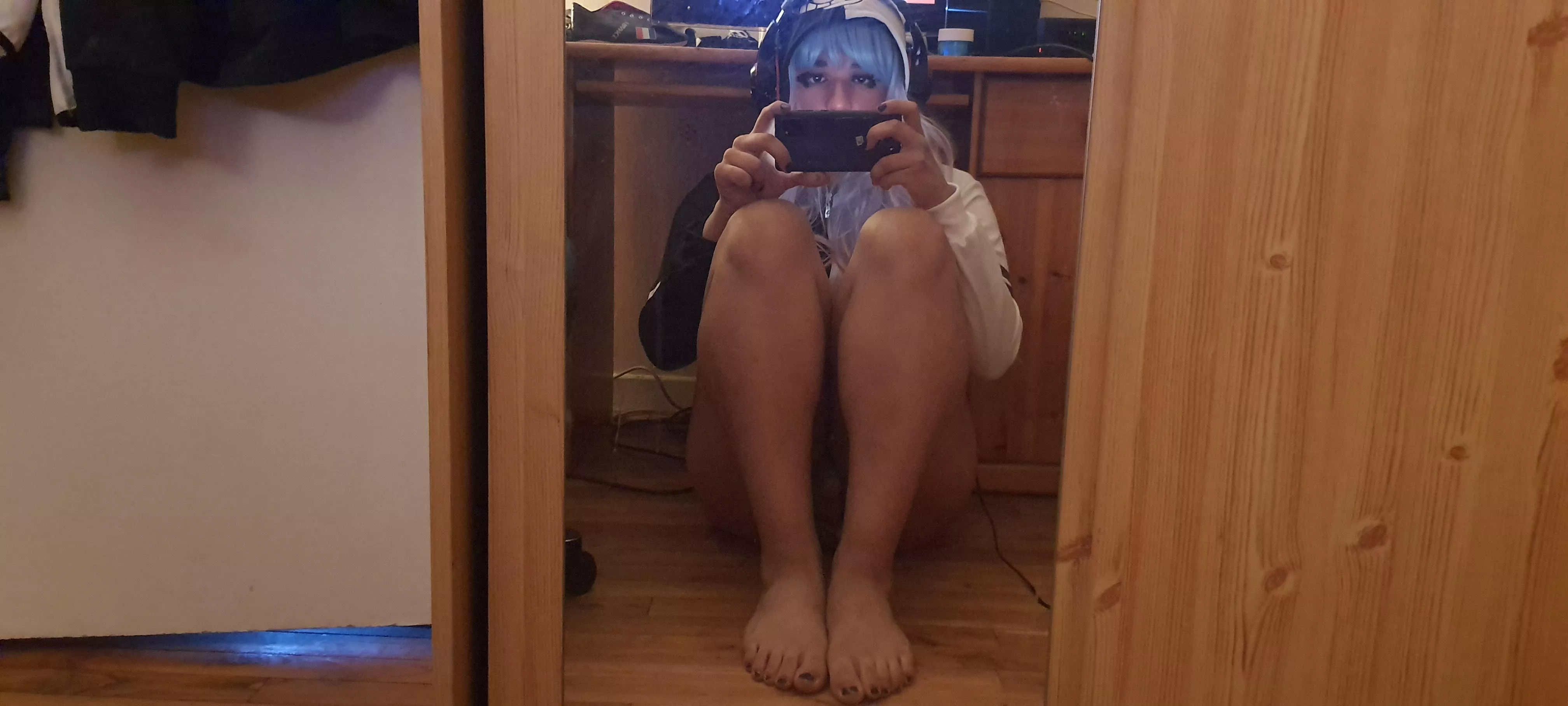 What do you guys think of my feet... I don't like them very much.. they're to big...🥲 posted by SabinaFemBoy