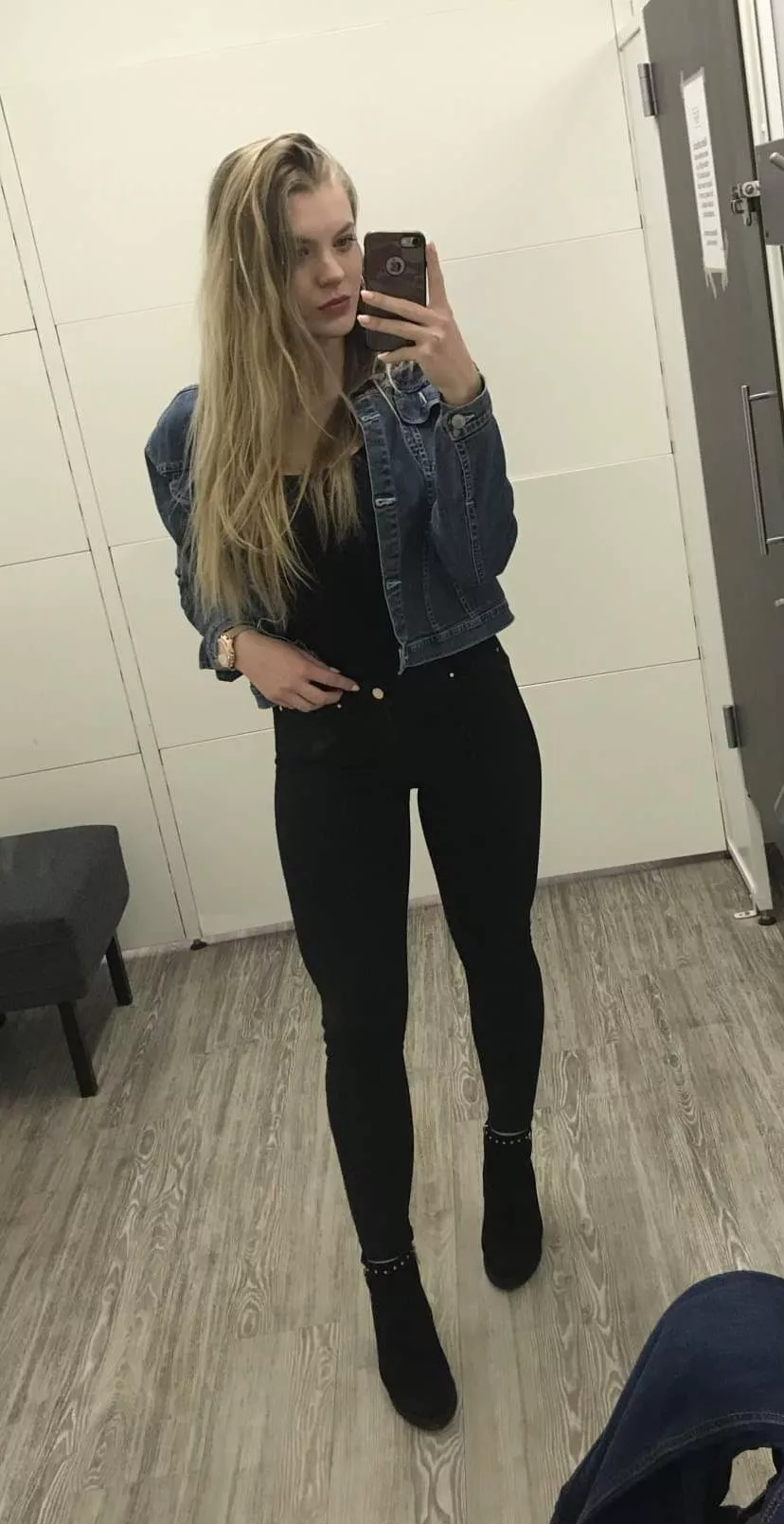 What do you say ? 🖤 posted by Blondelove75