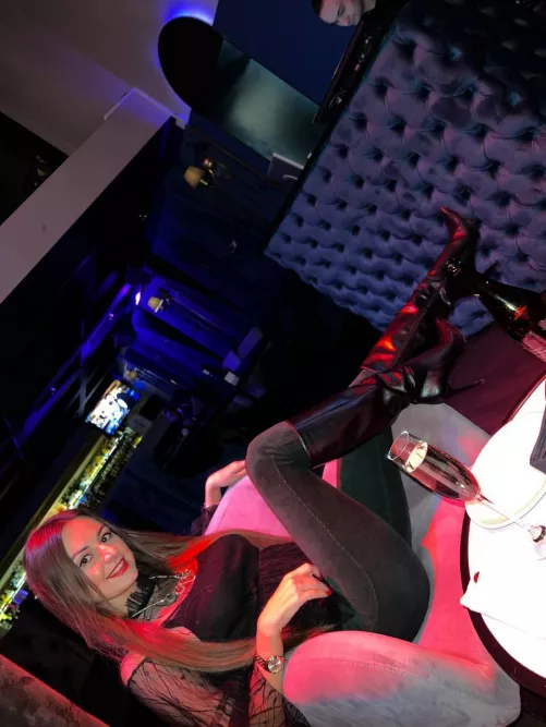 What do you think about my extremely sexy black boots with heels? 😈 by Tamara_Sunshine