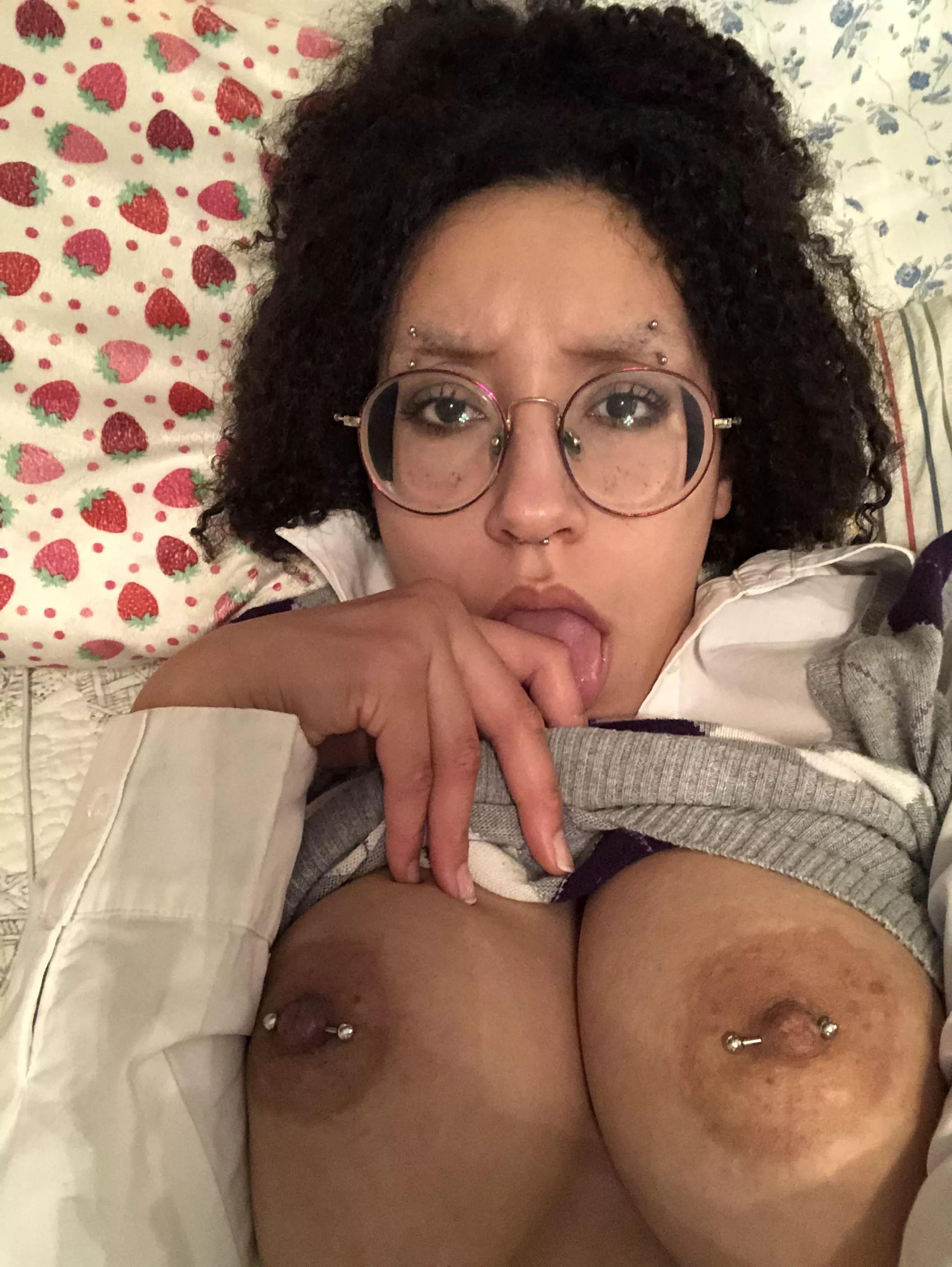 What do you think about nerdy girls🥺 posted by lxvelybunny