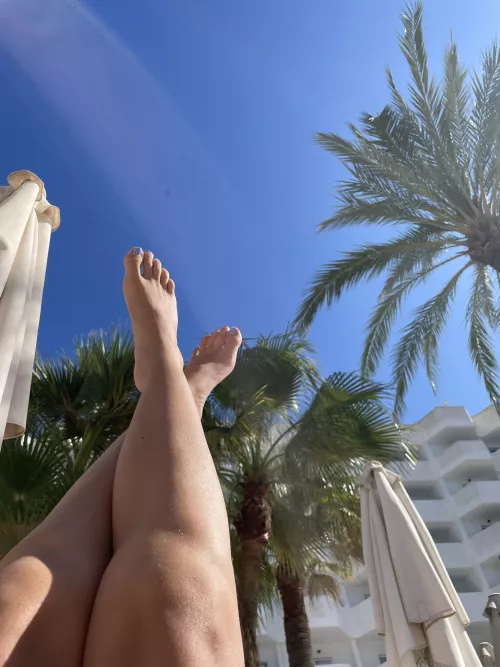 What do you think? Do you like my feet? by George-louise