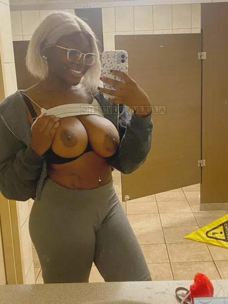 What do you think I taste like? by theyluvvleilaa