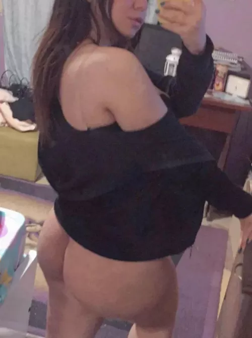 What do you think of her ass 🍑 by Adam-Noah94