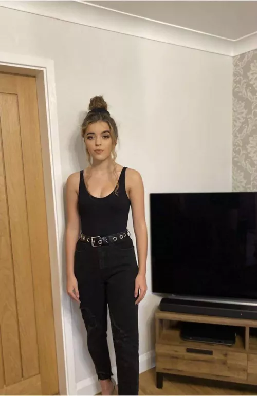 What do you think of her? by 3XP051NG51UT5