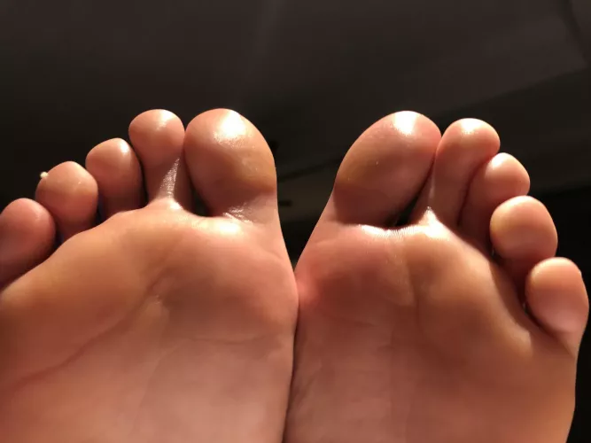 What do you think of my 24yo size 6 gf feet by Middle_Peanut_4833