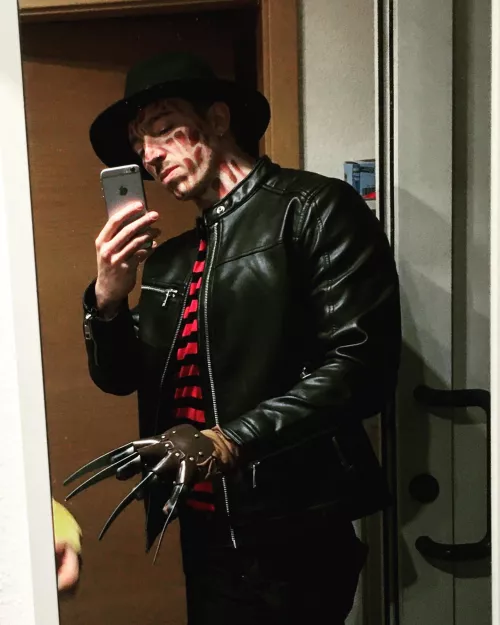 What do you think of my costume this year?😂 want me in your nightmare?😁🔪🔪🎃 by TheColdOnes