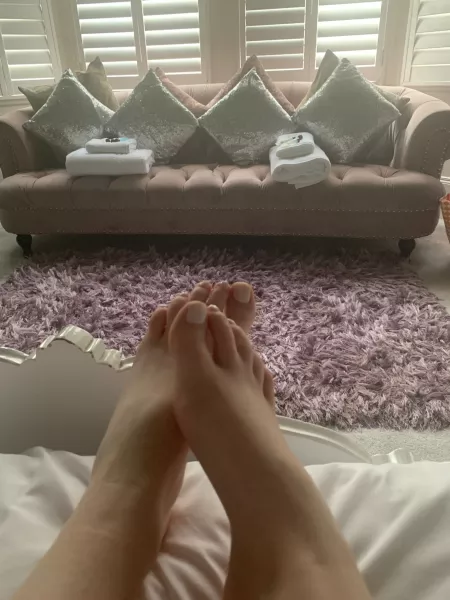 What do you think of my feet? by lingerie79