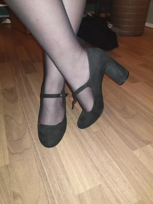 What do you think of my heels?🥰😉 by InjuryForward4463