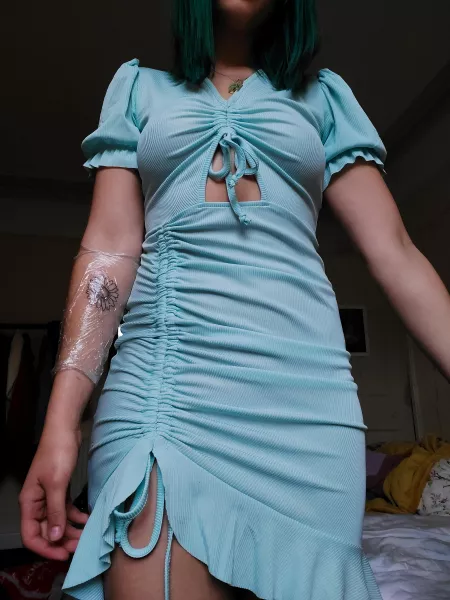 What do you think o(f) my new dress? 🌻 by SarahLDeservedBetter