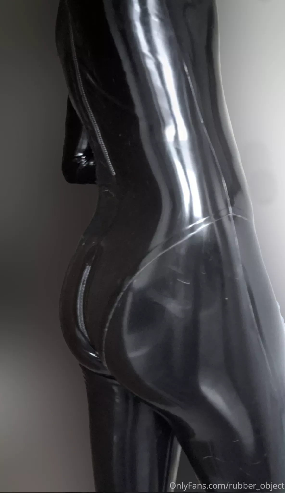 What do you think of my shiny rubbery ass 😈 posted by TheRubberObject