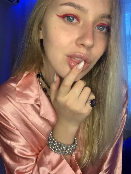 What do you think of my shirt, I think this color suits me by HilaryAstrologer