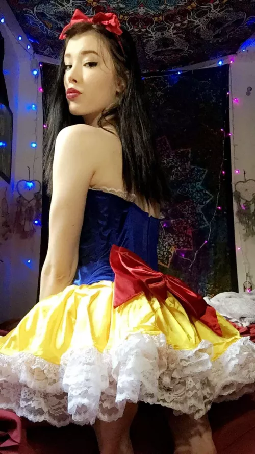 What do you think of my snow-white cosplay by ashwithass