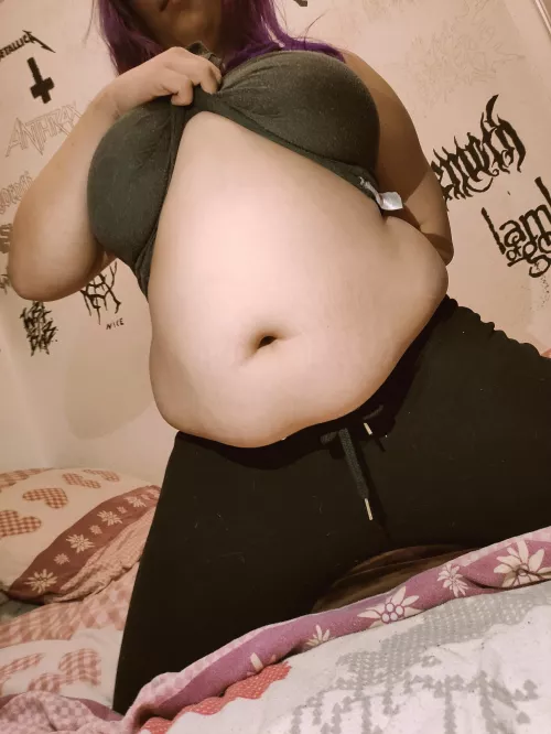 What do you think of my stuffed belly? Leave a comment💜💜 by growingmali99