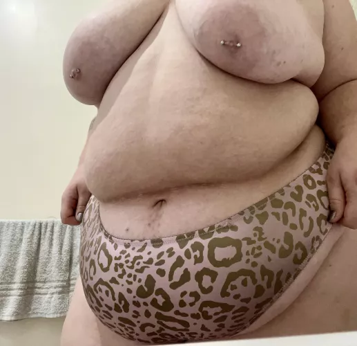 What do you think? Should we have some fun together 😋 by Scarlet-lane