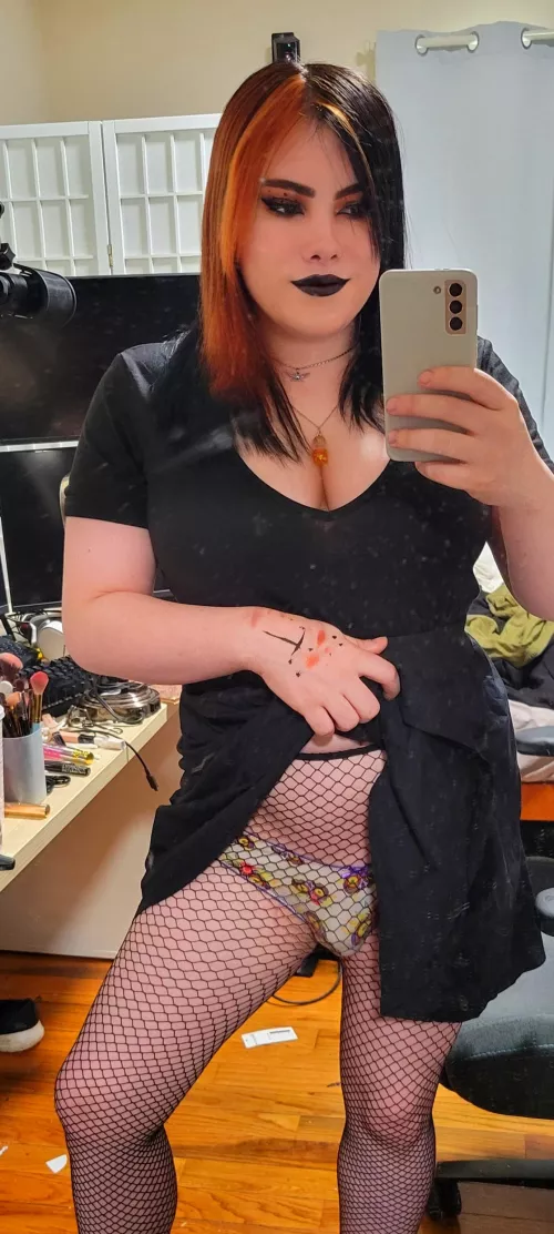 What do your eyes fall on first? by torianabee