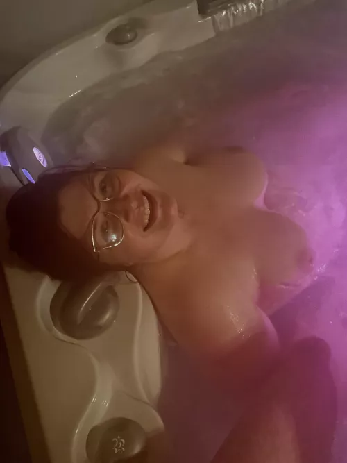 What everyone wants to see in a hot tub 💙 by Funny_Food_8104