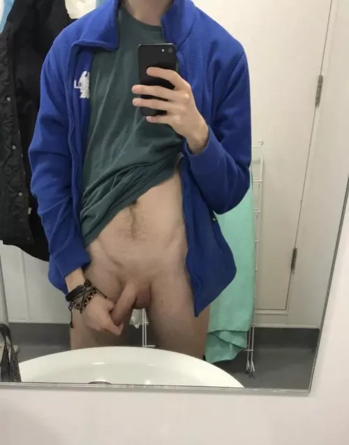 What gets me through work is fantasizing about hooking up with all my customers while on shift (22) by mybamboodied