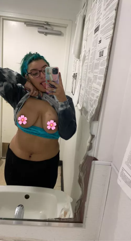 What I do on my break😋 by marisolayala