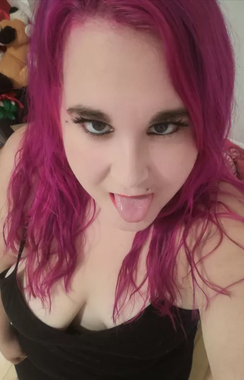 What if I'm on me knee, looking at you like that? by Sabidouxxx