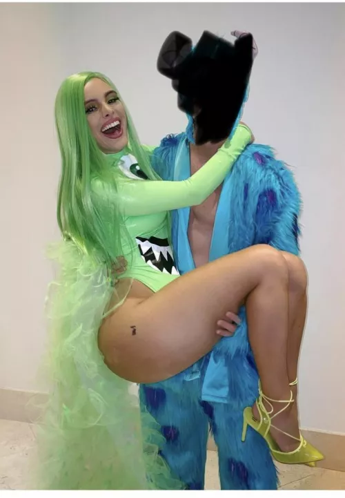 WHAT IS MY MOM DOING!!!! by Ornery-Tumbleweed-86