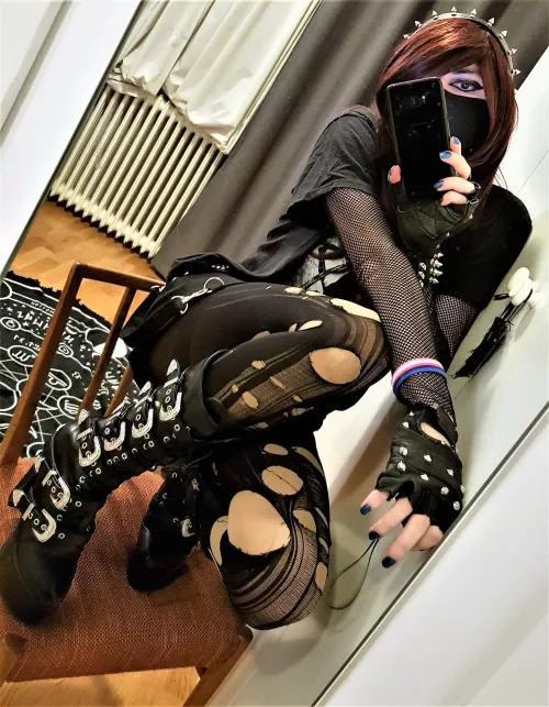What is that catches your eyes the most in this picture? probably the boots... by ShadowPrincessN7