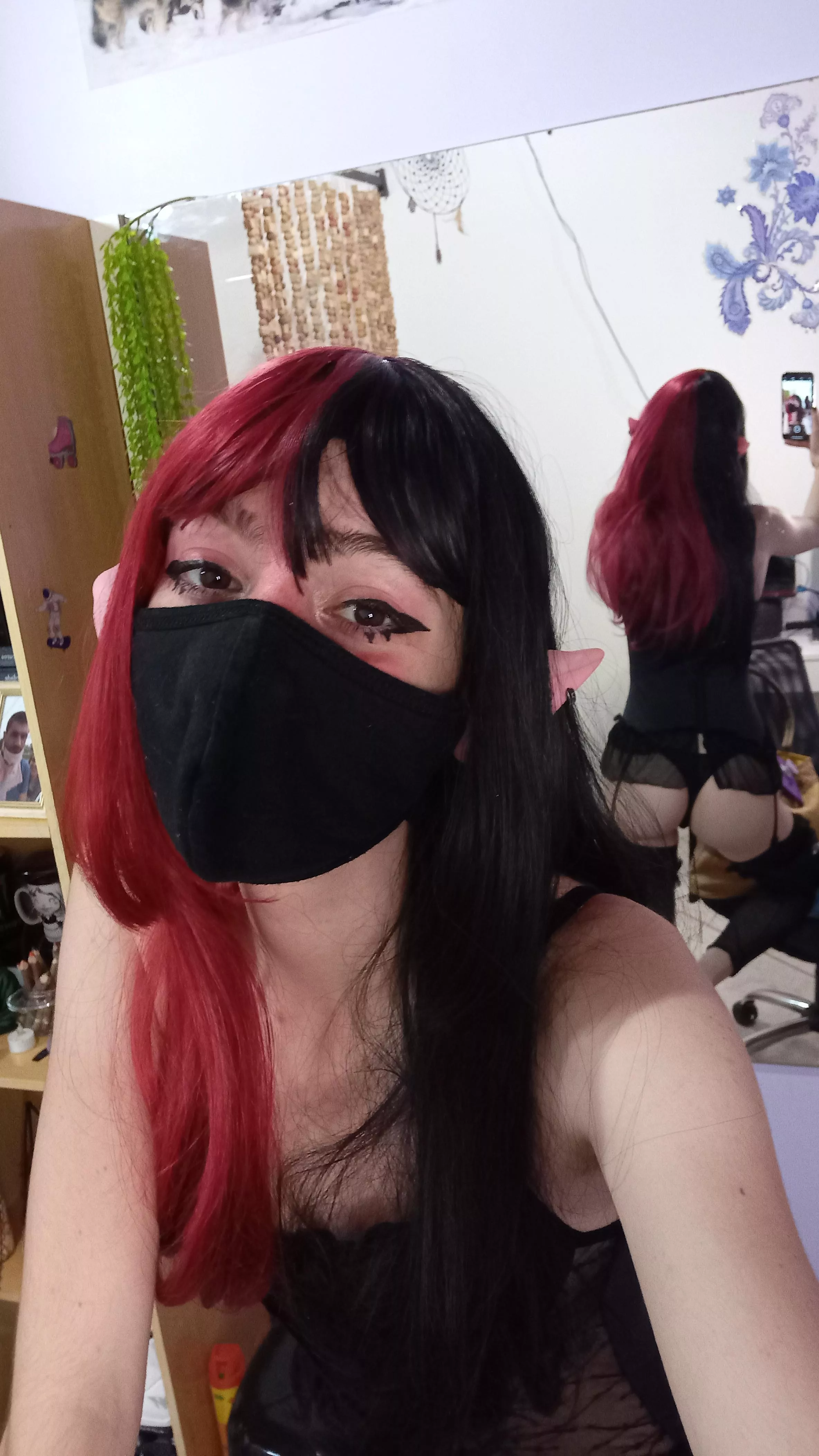 What is that in the mirror? 👉🏻👈🏻 posted by Ikari_Iko