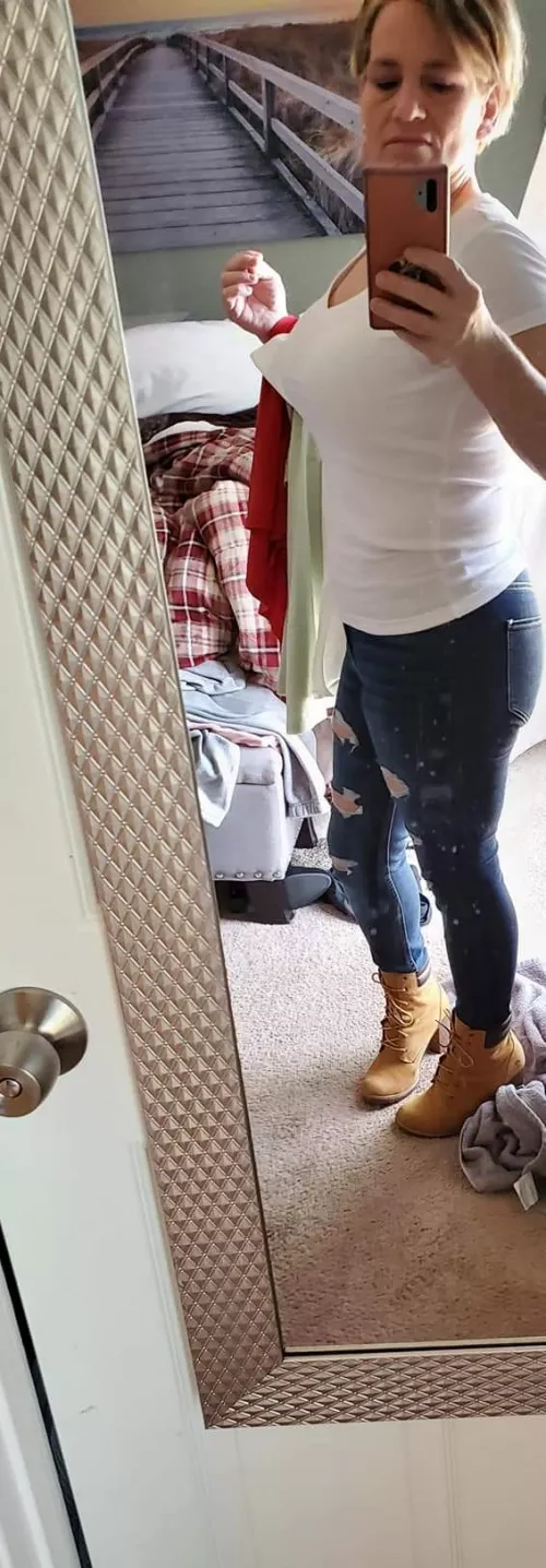 What kinda stuff does my mom look like shes into? by 00ez