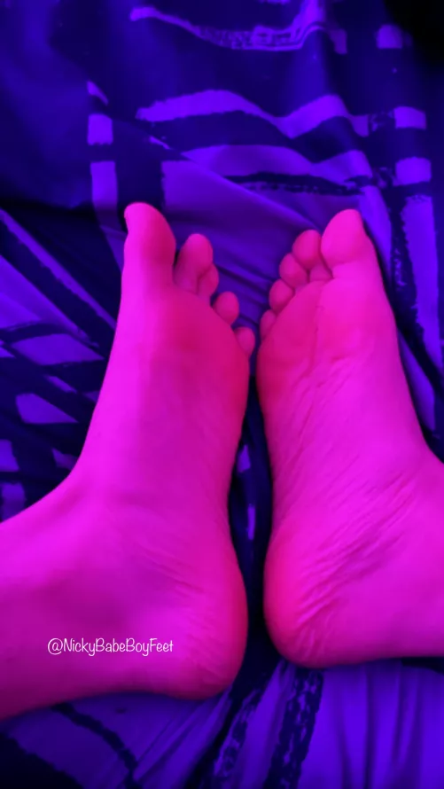What should go between them? 🤔😈 DM me 👣😉 by NickyBabeBoyFeet