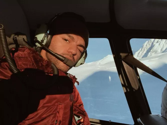 What would you do if I took you on a helicopter for our first date? by Dabigdilly