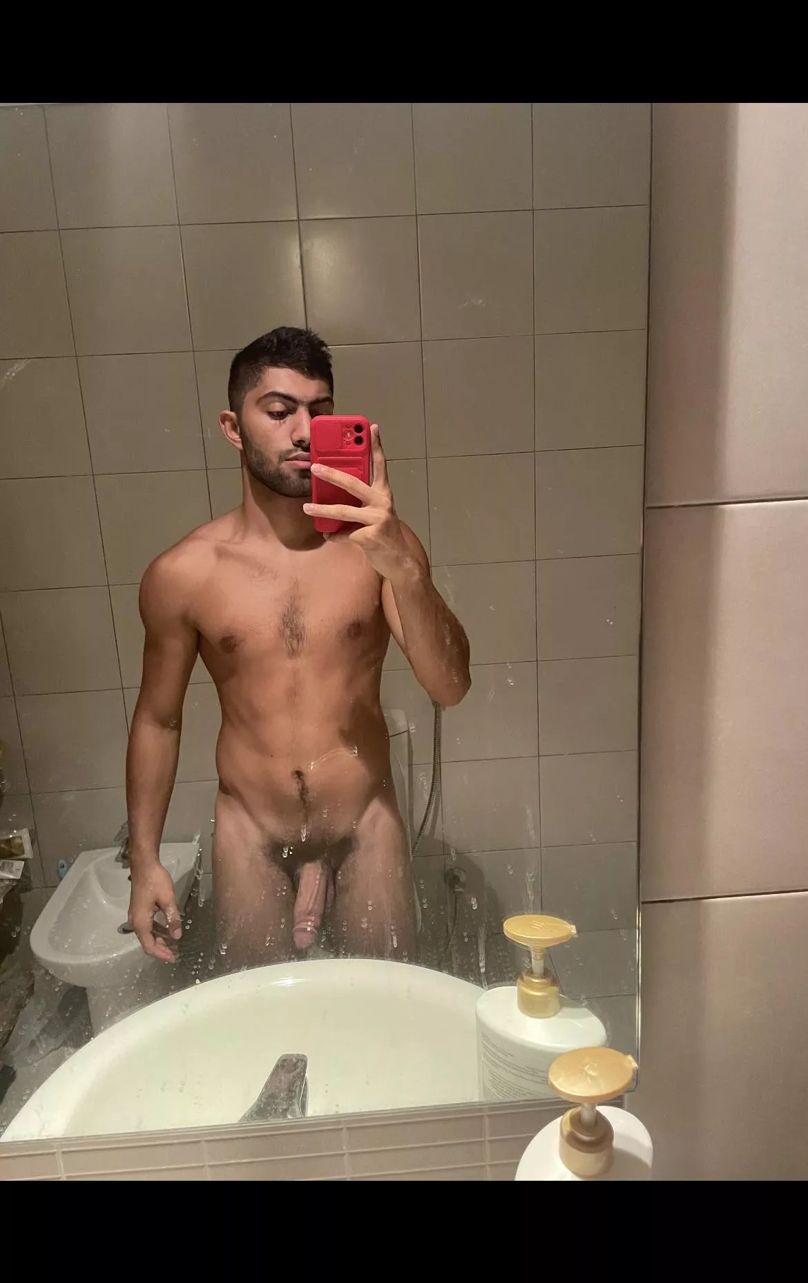 What would you do if you received my nude pic ladies 😉 posted by Raed_jf