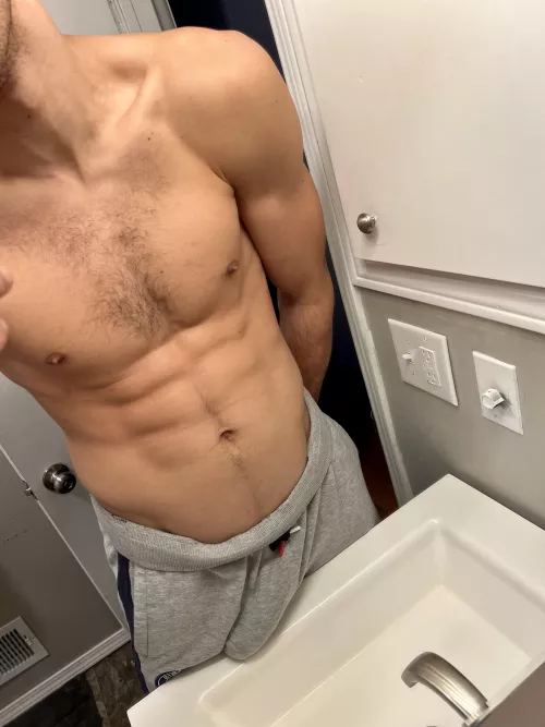 What would you do if you saw this bulge in public? by jumpjump68