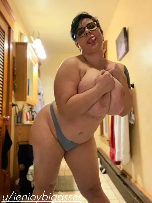 What would you guys do if she was your final Christmas present? by ienjoybigasses