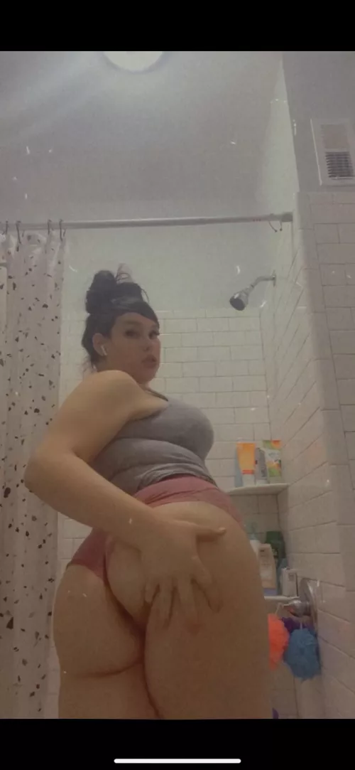 What you reaching for ?😘