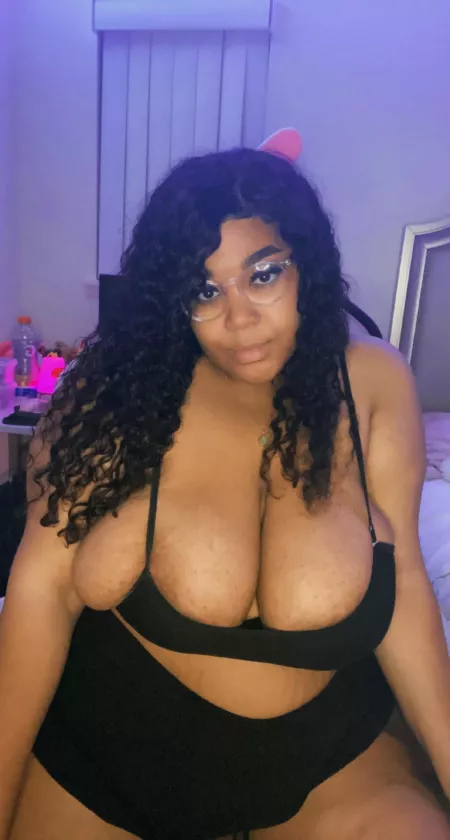 whatcha lookin at? by kawaiikam2