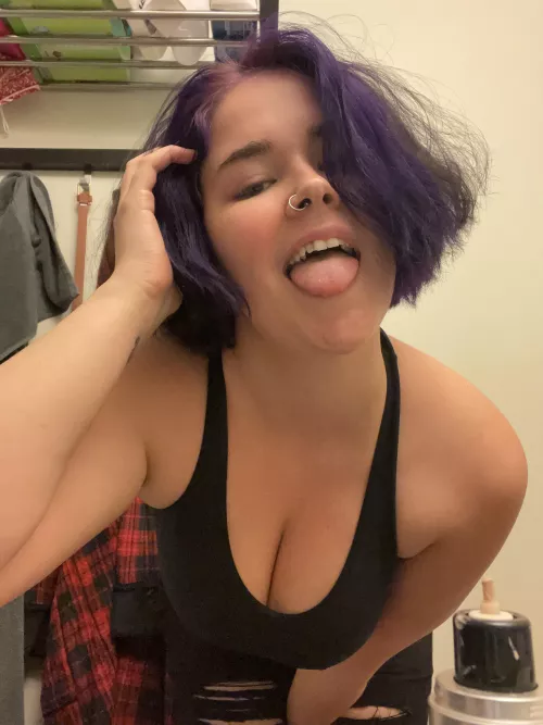 Whatcha looking at? by VanessaStrawbrry