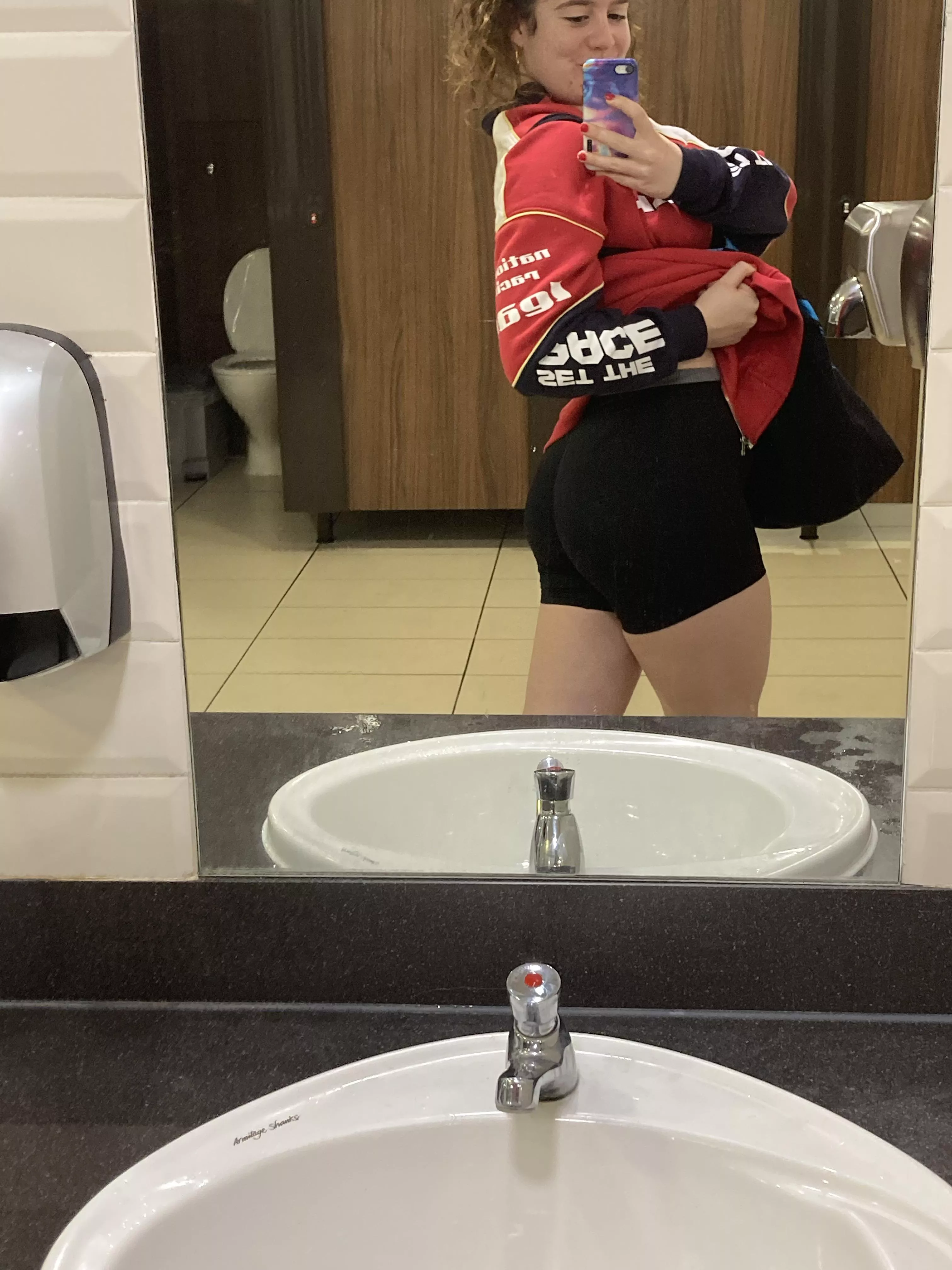 What’s better than yoga pants? Short yoga pants 😏 posted by venusenergy22