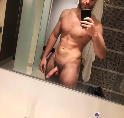 What’s everyone up to tonight? Any plans I can tag along in? 😉 by showersruleeee