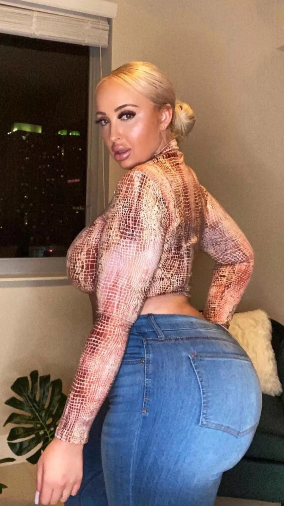 What’s her Instagram? Who is this Model? Send her @ pls posted by NewbieNobby_2