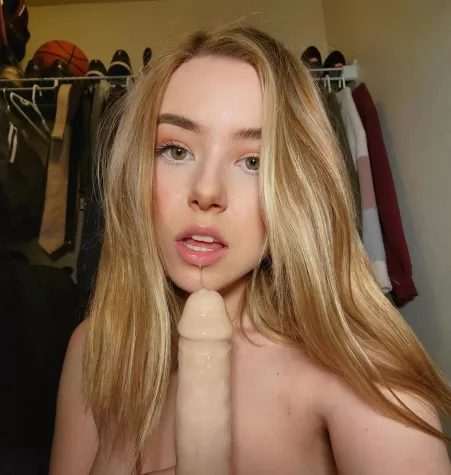 Whats her name? by _Aquatix