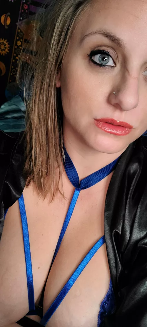 What's one word that comes to mind when you think of me? by christine_smoke