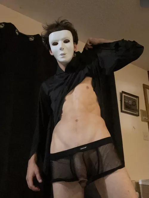 What’s spooky about this picture? 🤪 by Alex3legs