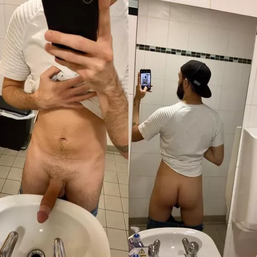 What’s the craze with guys putting their cock on a sink? It was bloody cold 🥶😂 [M] by ButtButtman01