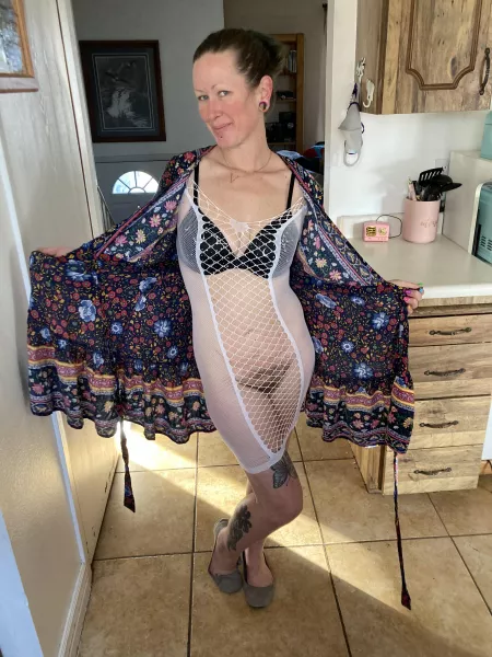 What’s underneath your sundress? [f] by LauraWhora420