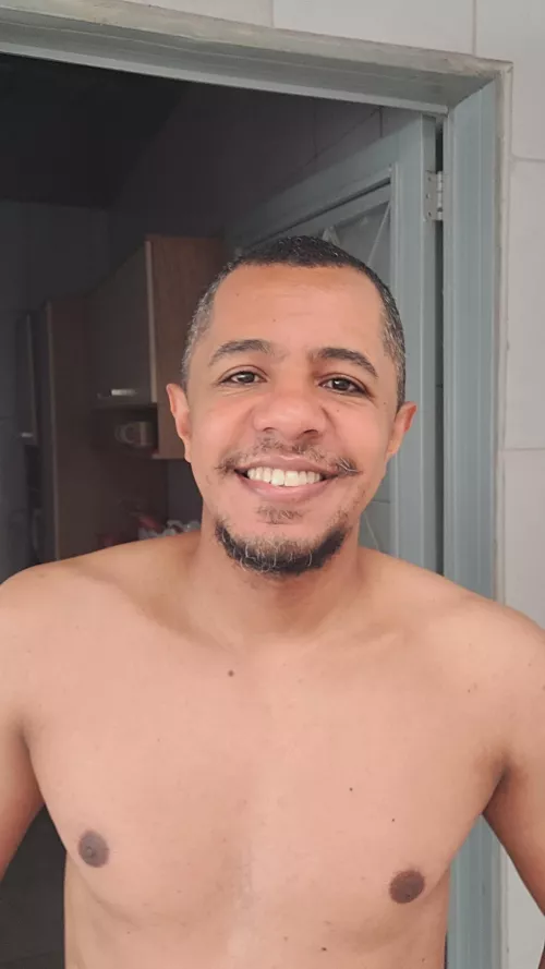 What's up for the weekend Gaybros?? Don't smile often in selfies but give it a try!!! by Fabio_drooz