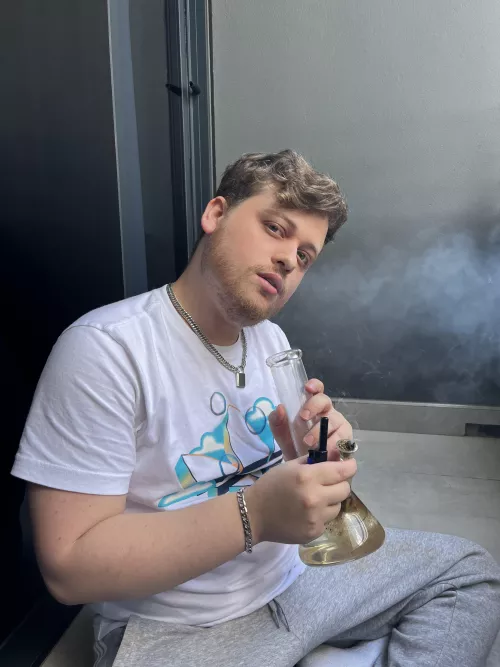 What’s your fav way to consume weed? I am trying to smoke less in 2022 by eboy3000