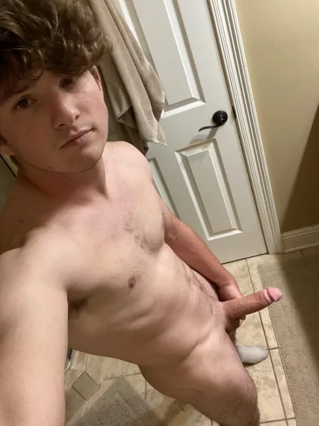 What’s your opinion on this frat boy’s cock? by Familiar_Rubz