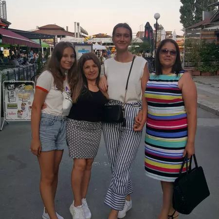 When all your friends are tiny AF by Dramaqueen1991