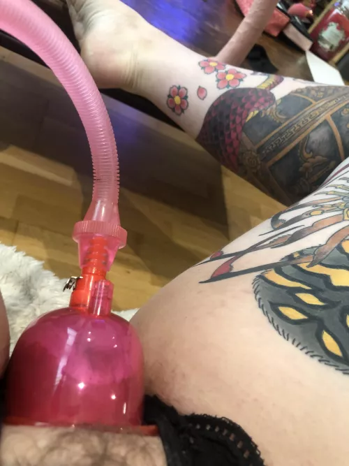 When I pump I get this ache in my left collarbone. Does anyone else get weird feelings in other parts of their bodies when they pump? by TattooedApril